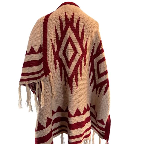 NWT FRANCESCAS ALYA Poncho Wrap Sweater Jacket Southwestern Fringe O/S Acrylic - Picture 2 of 10